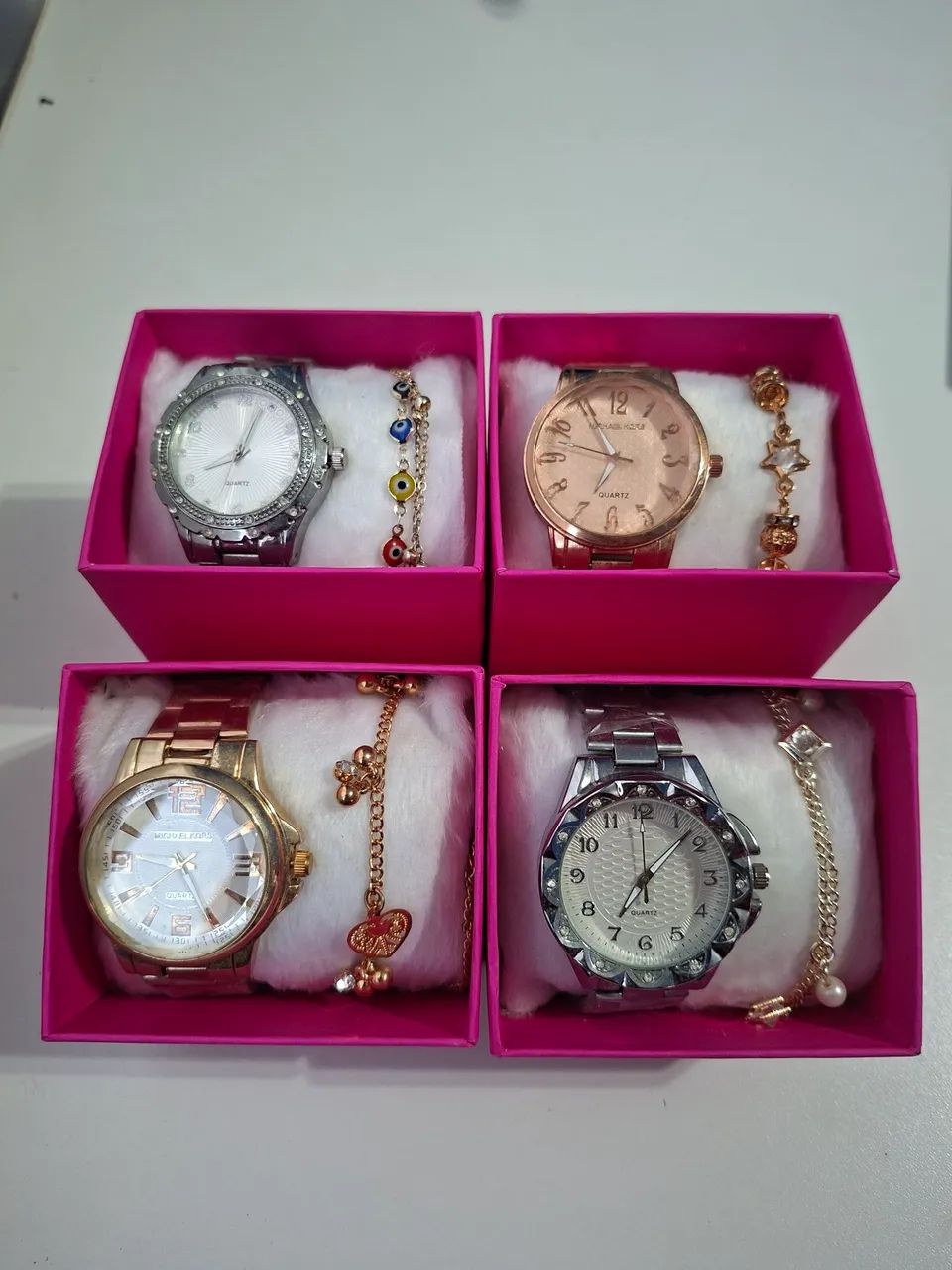 Relógios femininos novos com pulseira de brinde