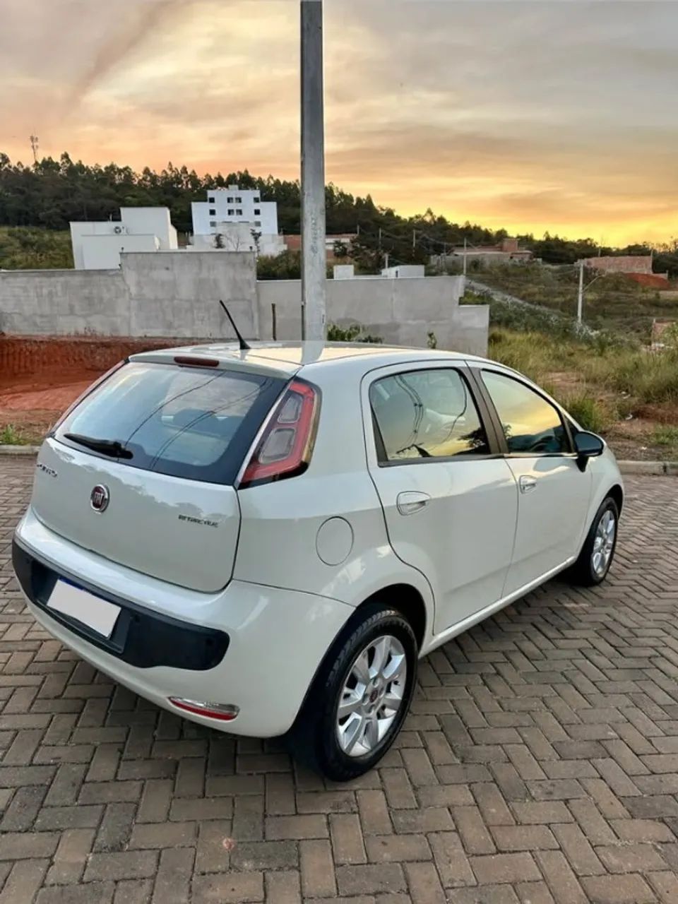 Fiat Punto Attractive 1.4 Fire Flex 8V 5P 2013 - Foto 5