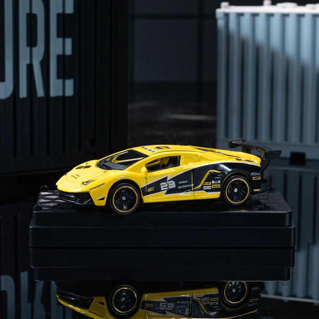 Carrinho miniatura Aventador SVJ 