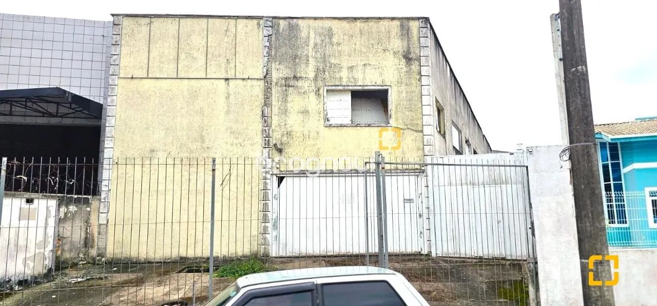 Galpão comercial com terreno de 466m²