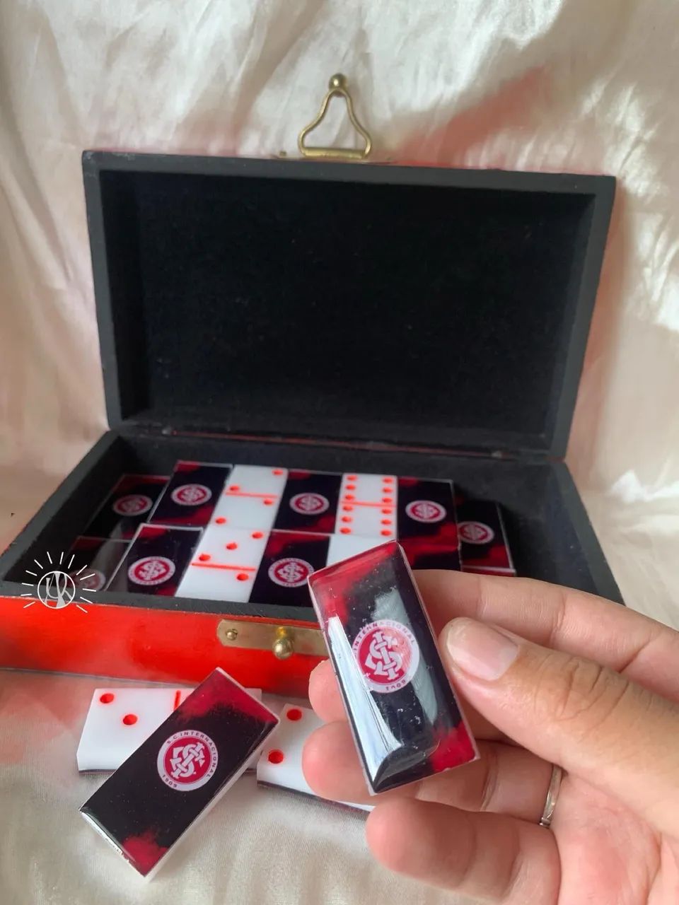 Jogo de dominó personalizado em resina com caixa mdf - Foto 4