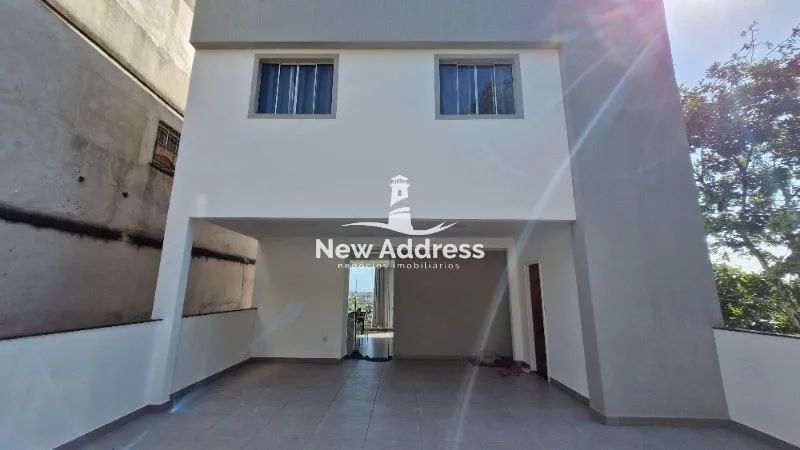 Casa triplex com vista privilegiada de Vila Velha, sala ampla, suíte com closet e garagem 