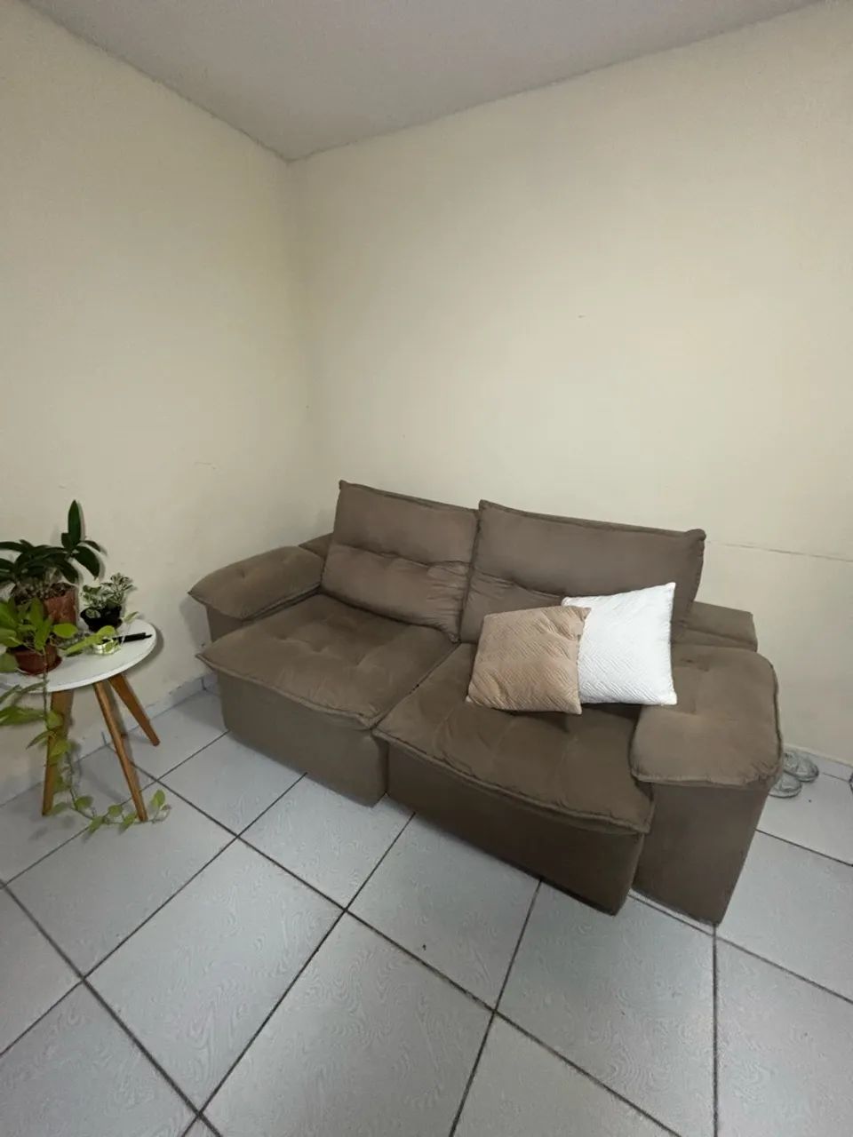 Sofá retrátil, semi novo, cor chumbo.  - Foto 2