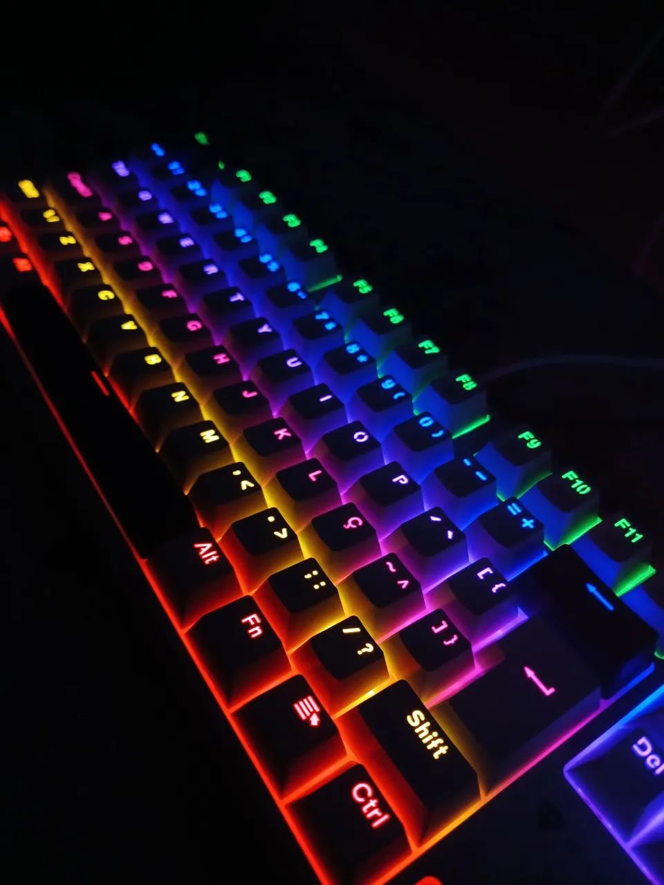 TECLADO GAMER + PLACA DE VIDEO