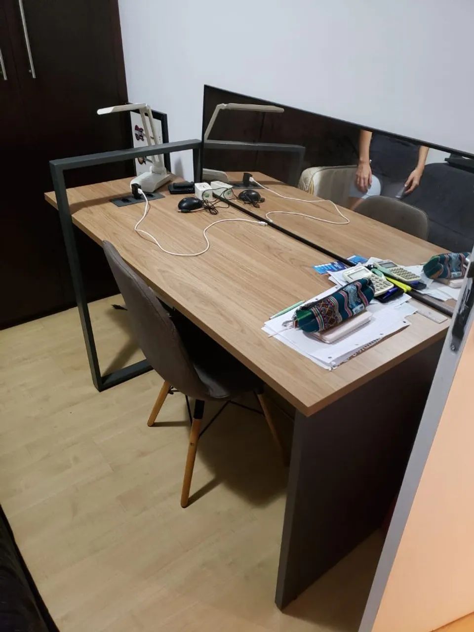 Escrivaninha com cadeira