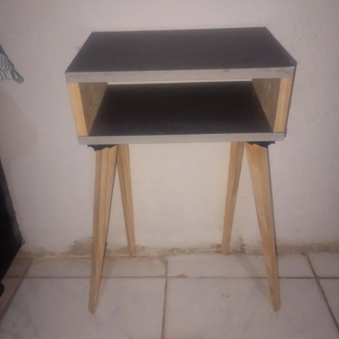 Mesinha de cabeceira 