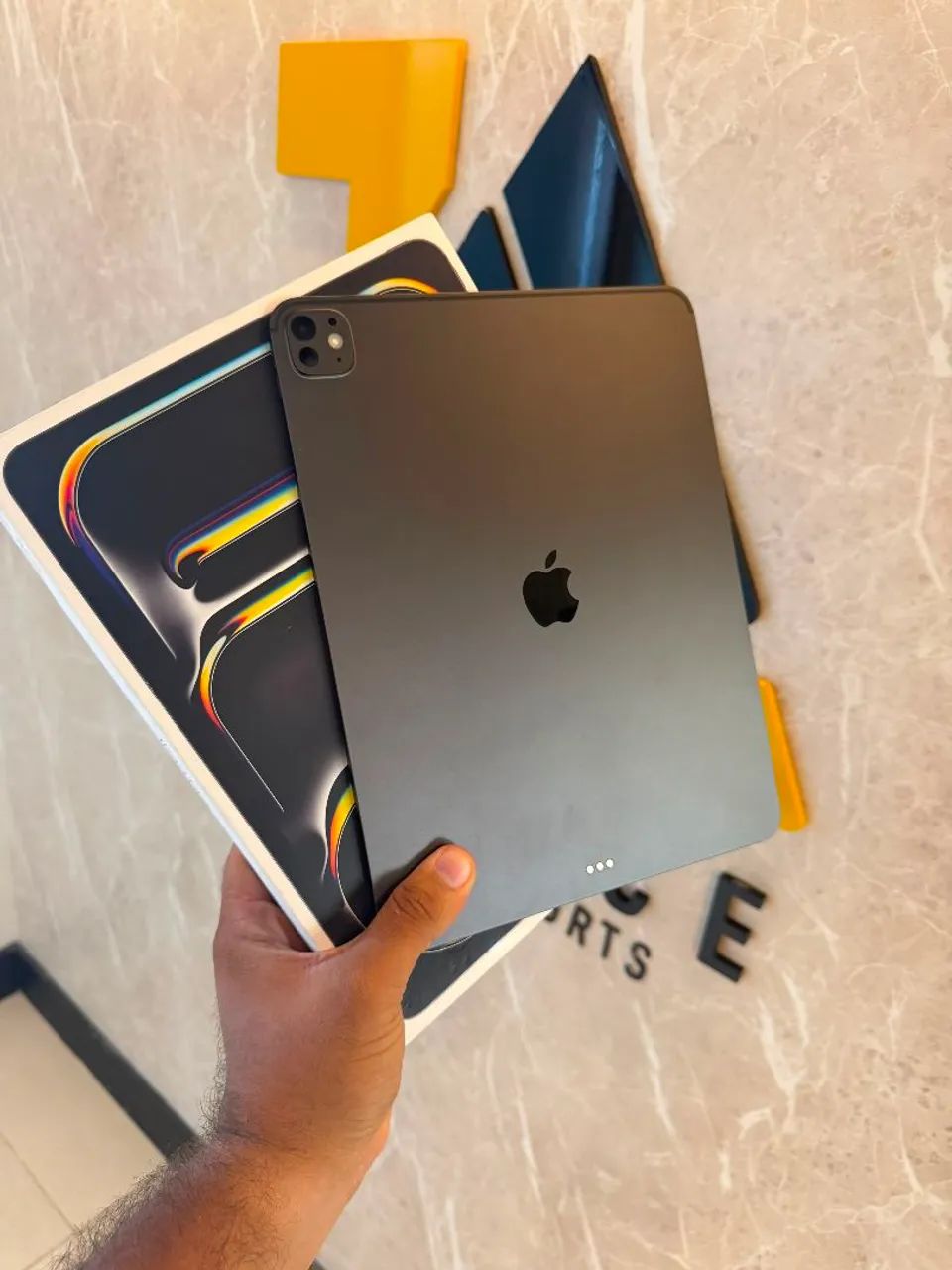 IPad Pro M5 13 polegadas 256GB - impecável - na garantia apple - open box