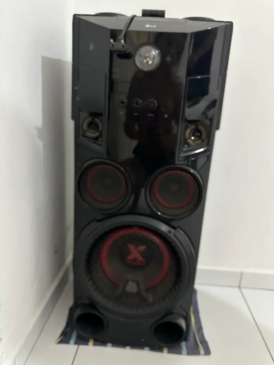 Vendo caixa de som semi nova 650