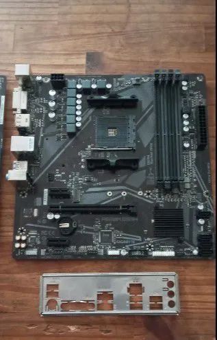 DEFEITO! Vendo 3 Placas Mãe para Arrumar - Foto 2