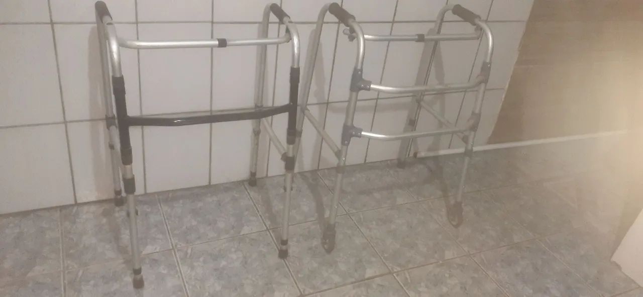 2 andadores para idosos
