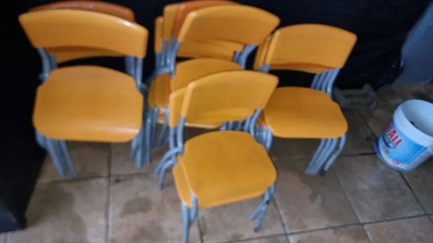 Cadeira infantil metal e plástico bem conservada - Foto 2