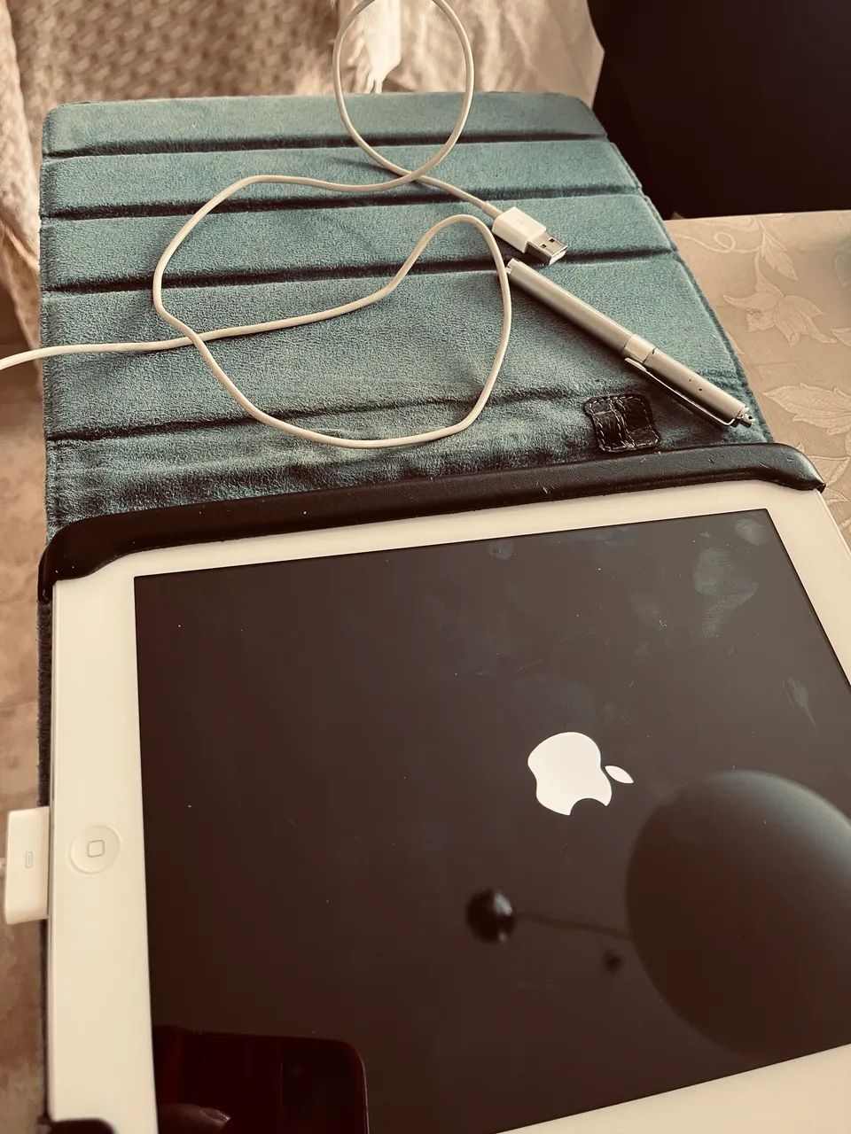 Ipad 2 com capa em ótimo estado 