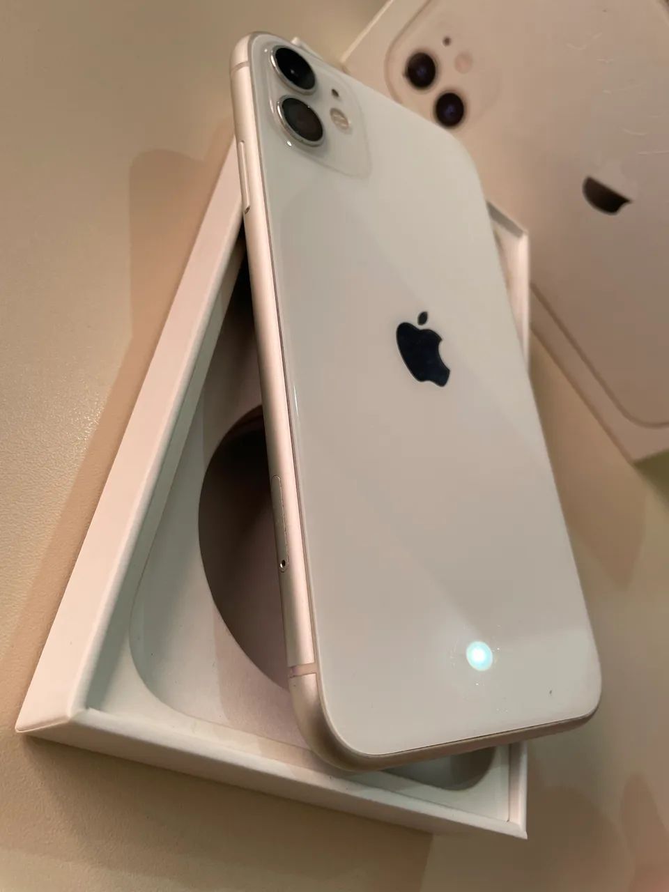iPhone 11 64g Branco original - Celulares e Smartphones - Dom