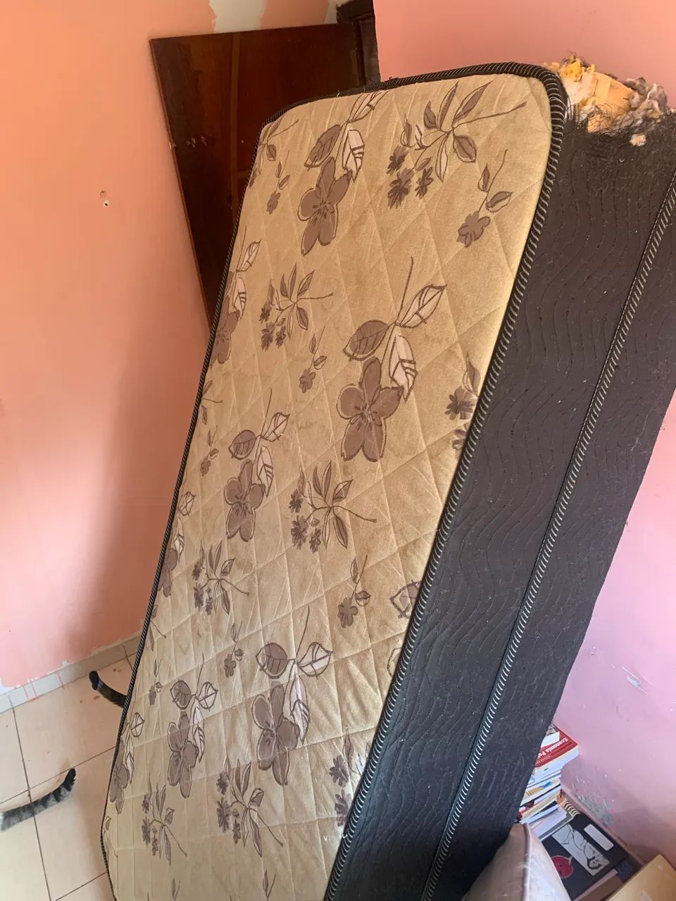 Vendo cama solteiro box + colchão solteiro 