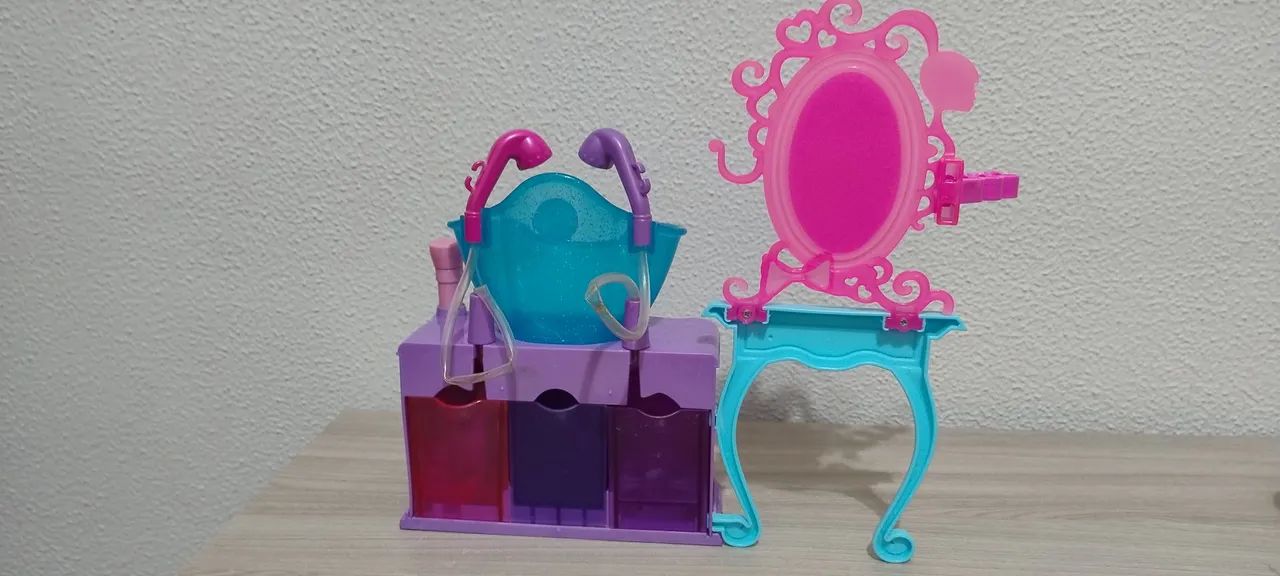 Boneca Barbie + Lavatório salão de beleza - Mattel - Foto 5