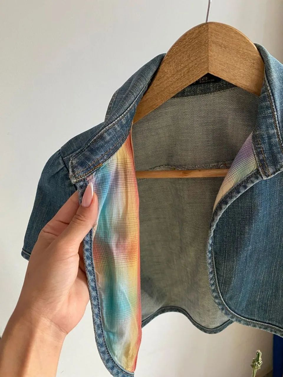 Colete jeans Damyller, forro arco-íris, vintage e estilo - Foto 3
