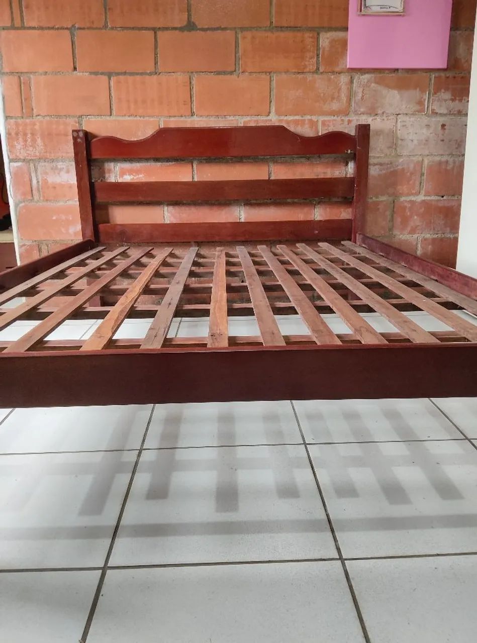 Cama casal madeira com extrado
