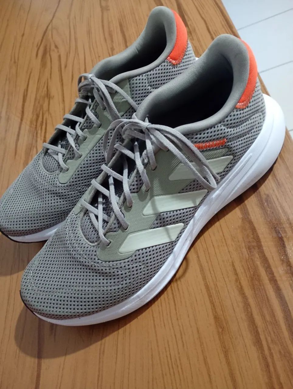Tênis Adidas 