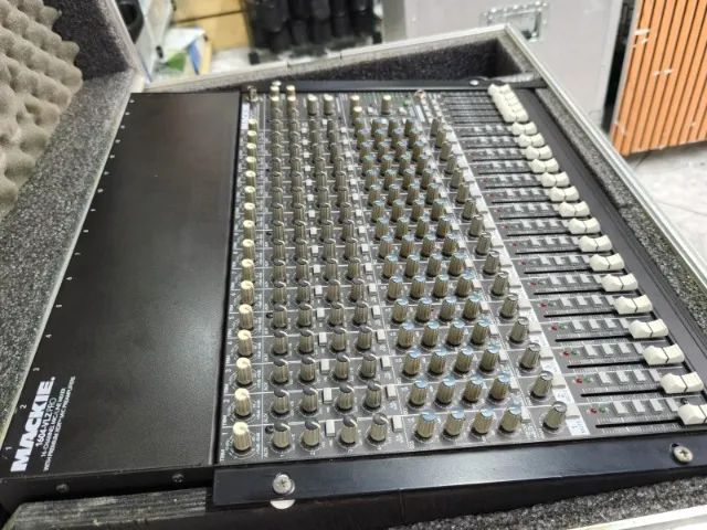Mesa Mackie Vlz 1604 com case pouco uso  - Foto 5