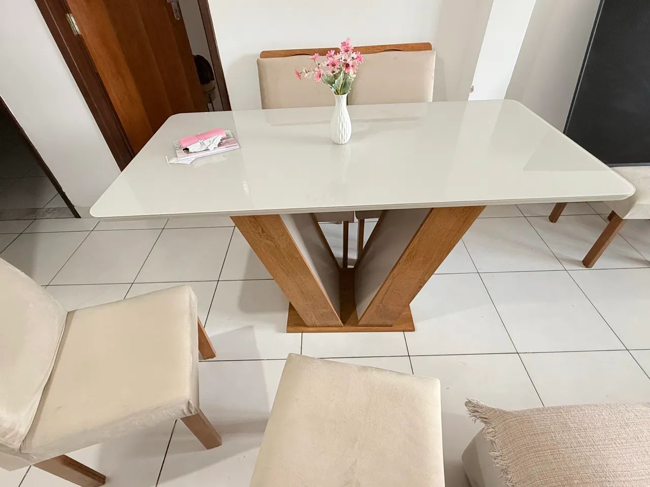 Vendo Mesa com cadeiras 6 lugares - Foto 2