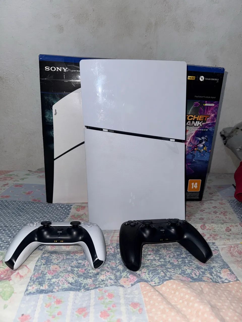 PS5 SLIM 1TB com 2 controles  - Foto 2