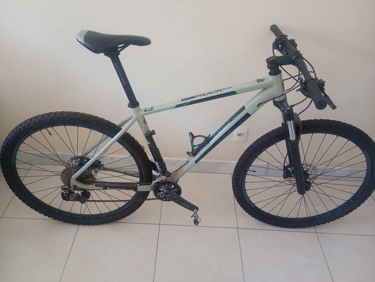 Grande oportunidade, bike Sense rock evo praticamente nova. Quadro tamanho L..