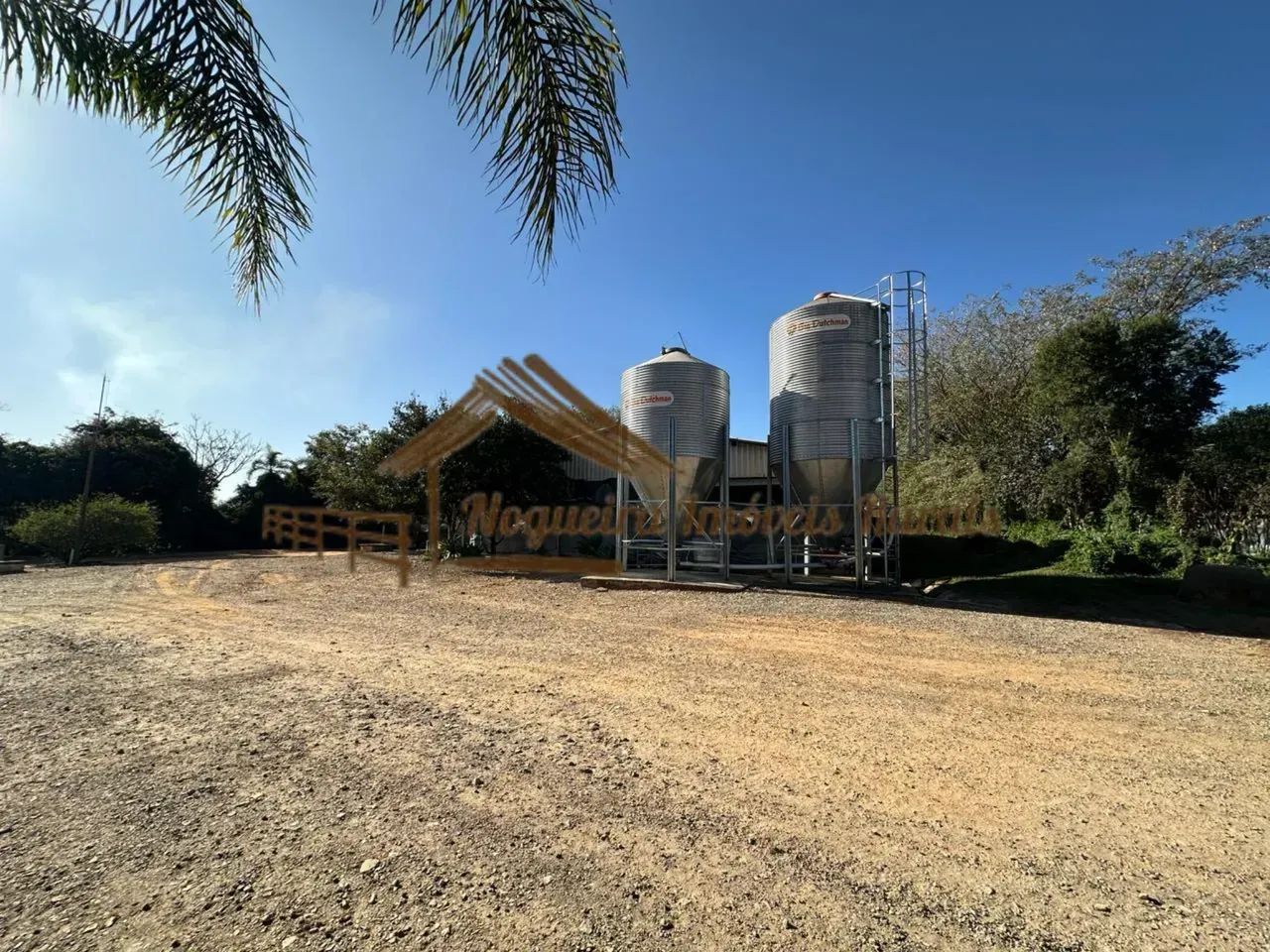 Sitio com granjas, área com 5,5 alqueires na região de Tatui/SP - Foto 2