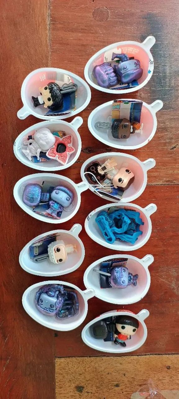 Coleção completa Kinder Joy Stranger Things  - Foto 2