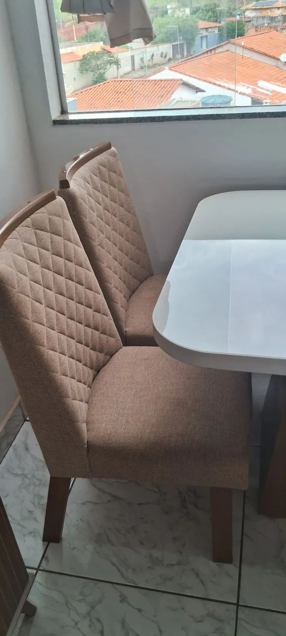 Vendo mesa madeira com tampo de vidro  - Foto 5