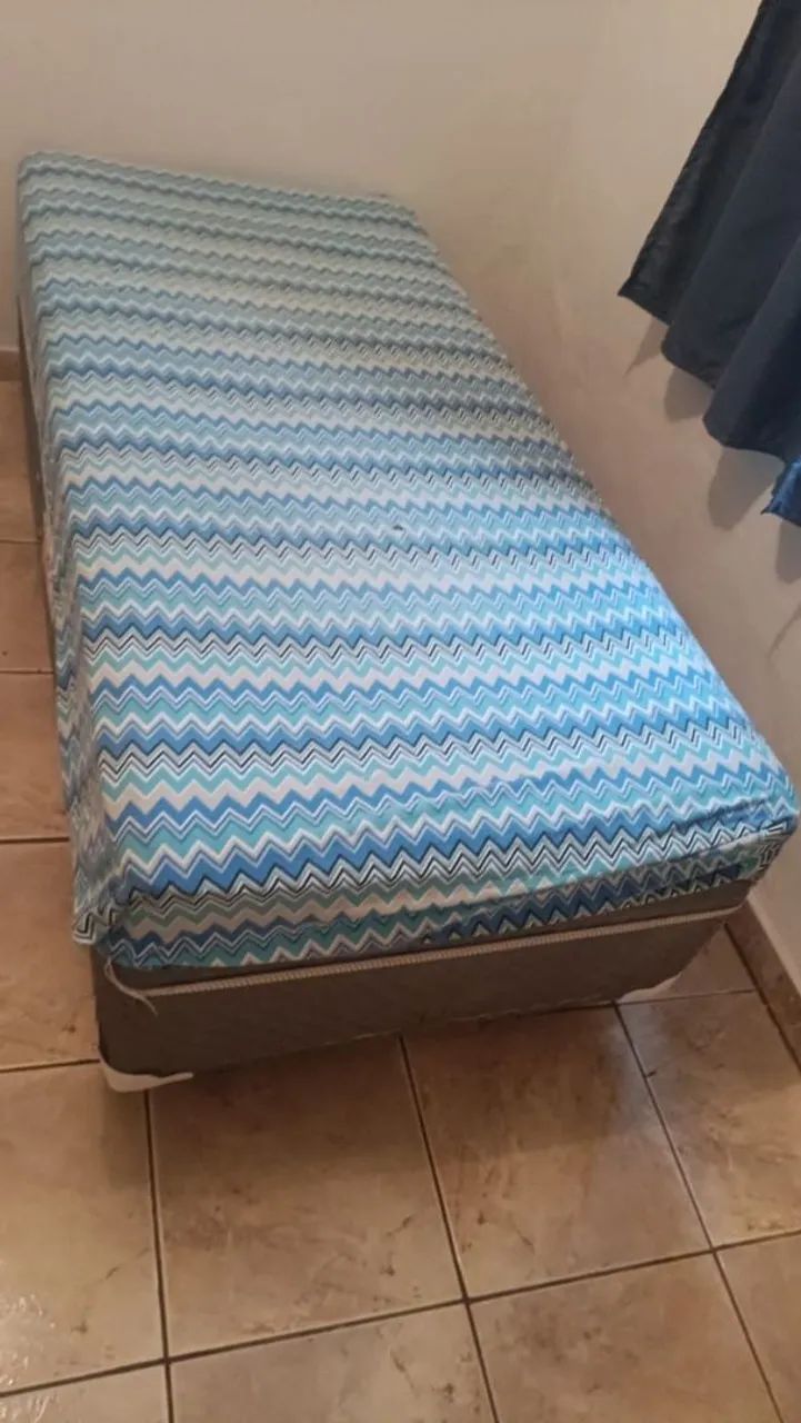 Vendo cama box solteiro 