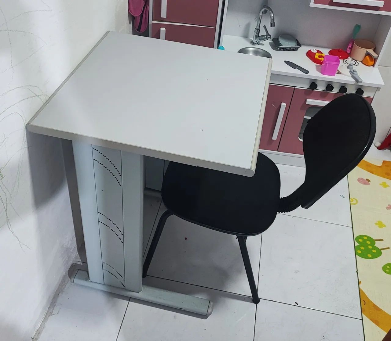 Escrivaninha trabalho estudo computador 