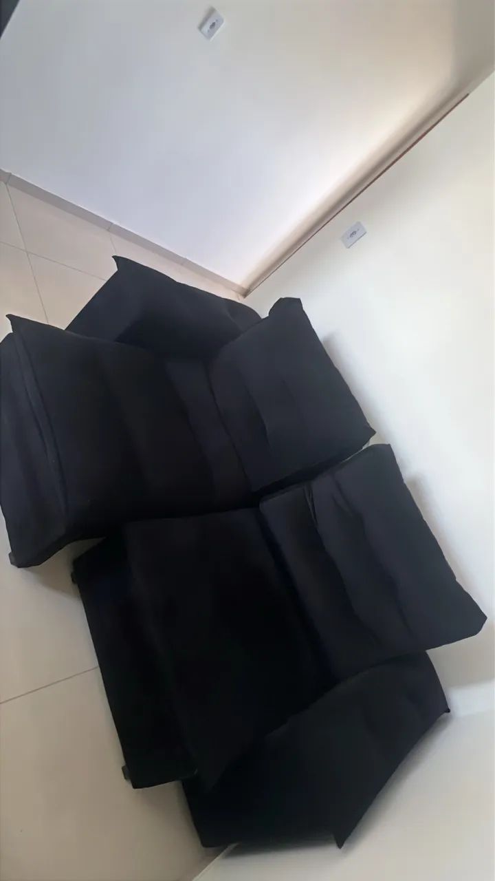 Sofá preto459238875501711362