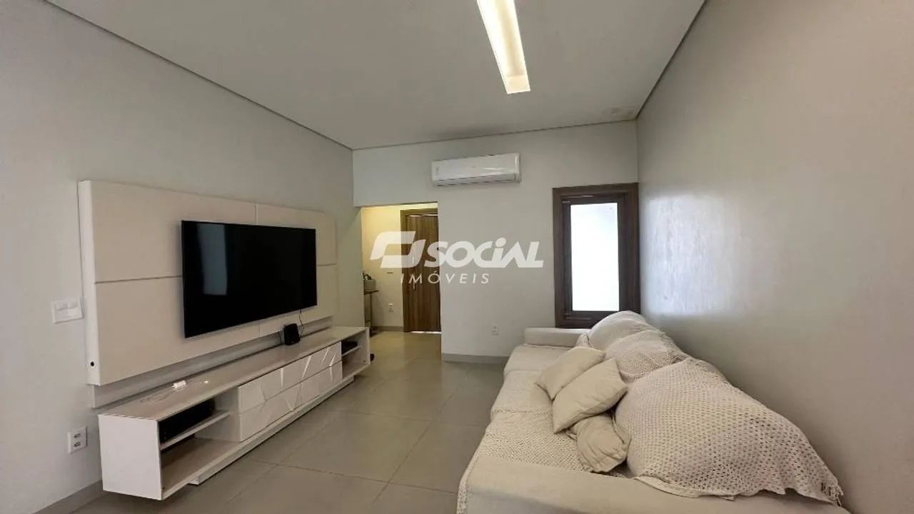 Excelente casa em condomínio fechado com 04 quartos - Foto 2