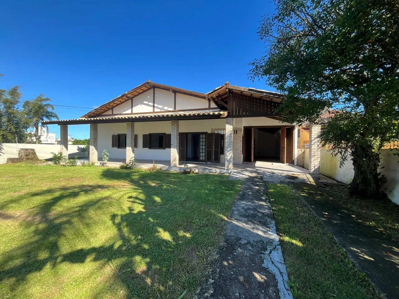 Casa à Venda na Daniela - Com Terreno de 504m²