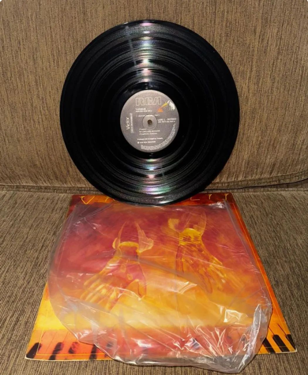 Lp Vinil Vangelis Heaven and Hell impecável Raro  - Foto 2