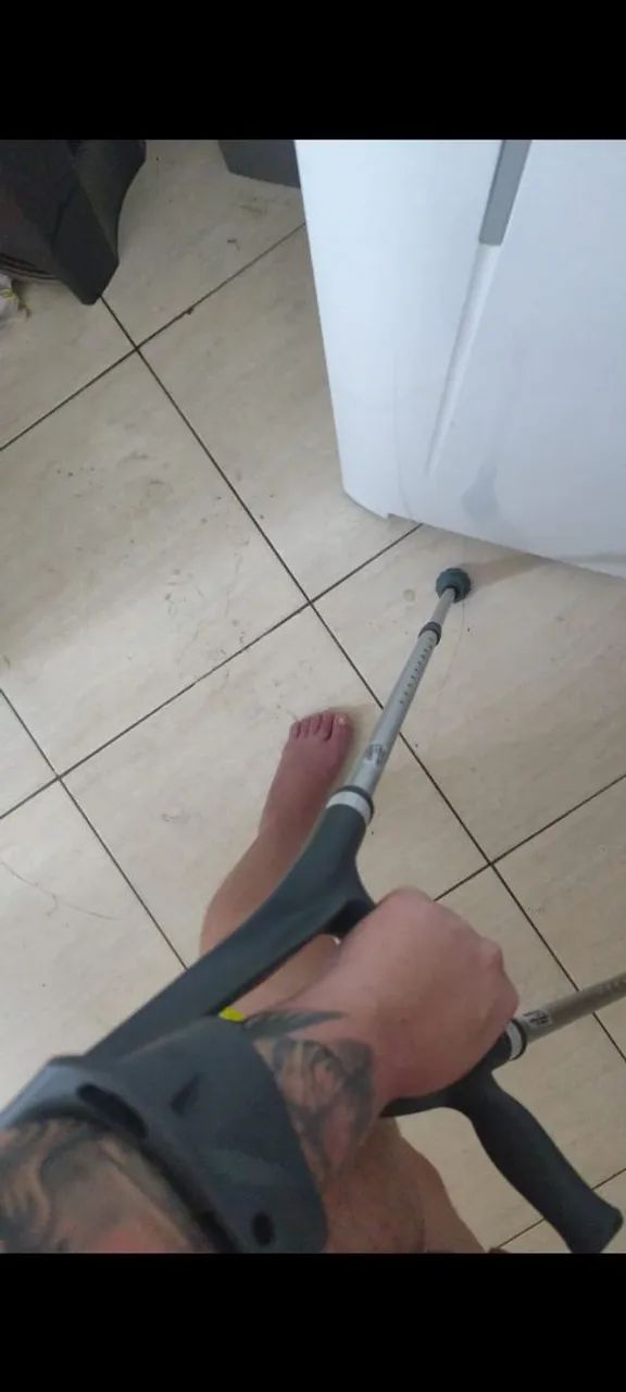 Par de muletas novas na etiqueta  - Foto 2