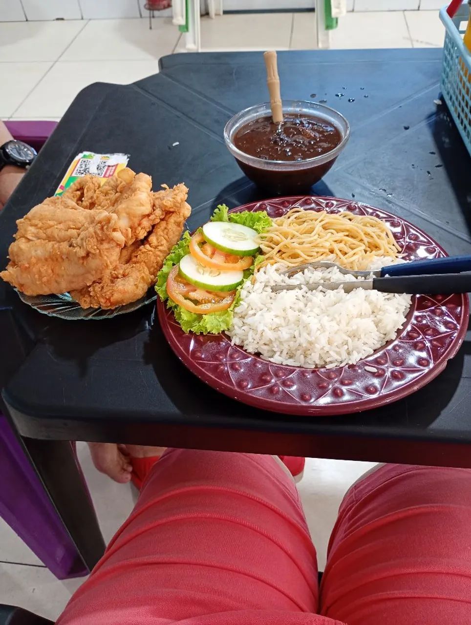 Vaga para cozinheira e churrasqueiro com experiência 