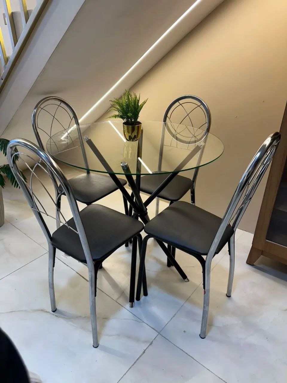 PROMOÇÃO Mesa de Jantar de Vidro com 4 Cadeiras  - Foto 2