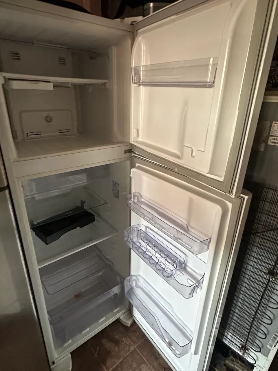 Vendo geladeira Eletrolux  - Foto 4