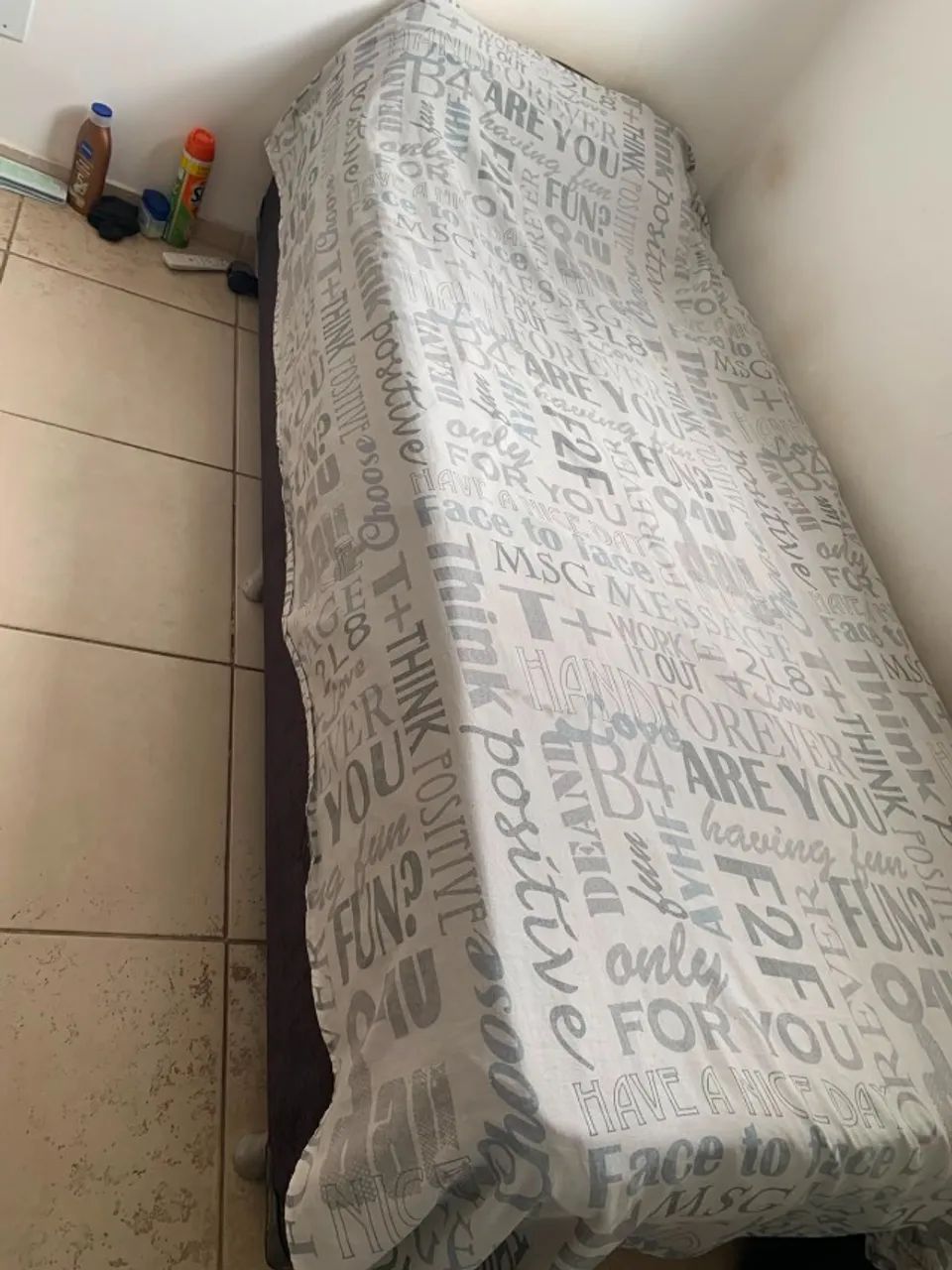 Cama box solteiro com colchão e capa