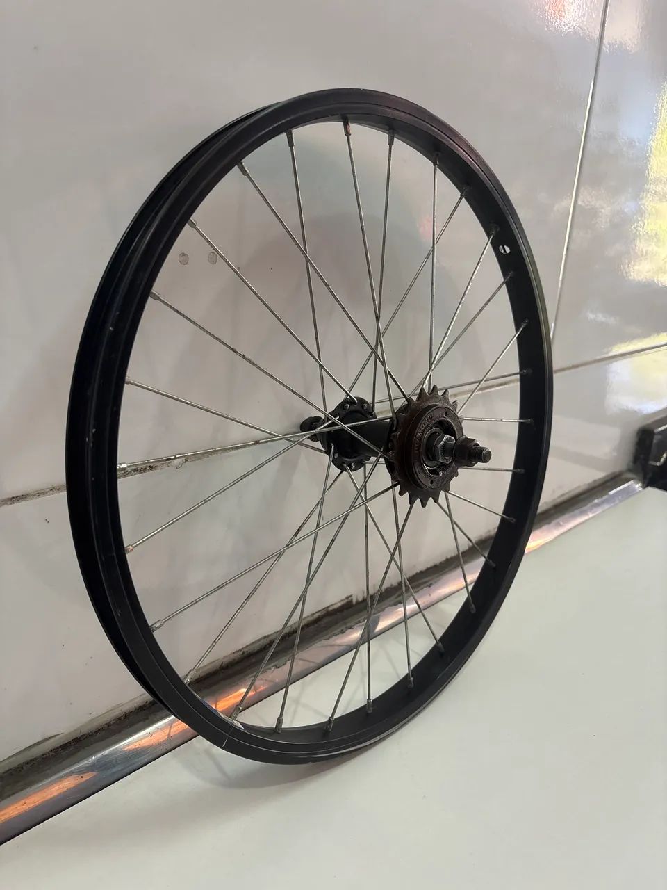 roda aro 20 usada funciona perfeitamente - Foto 2