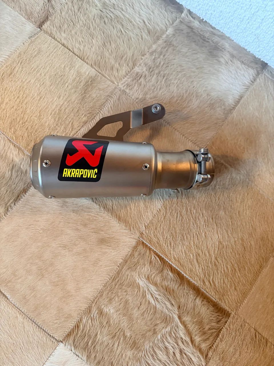 Cano esportivo original Akrapovic - Foto 8