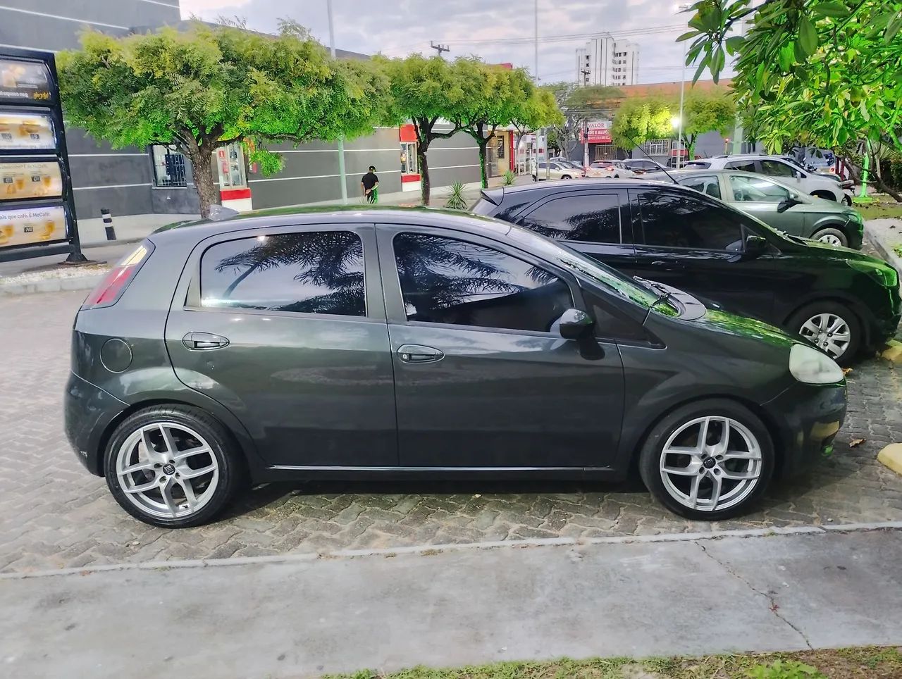 Fiat Punto Attractive 1.4 Fire Flex 8V 5P 2012 - Foto 2