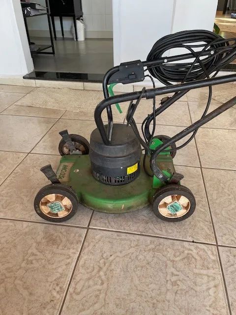 Cortador de grama eletrico trapp MC 35 l USADO em excelente estado - Foto 3