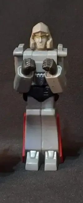 Boneco Transformers Megatron Boxeador