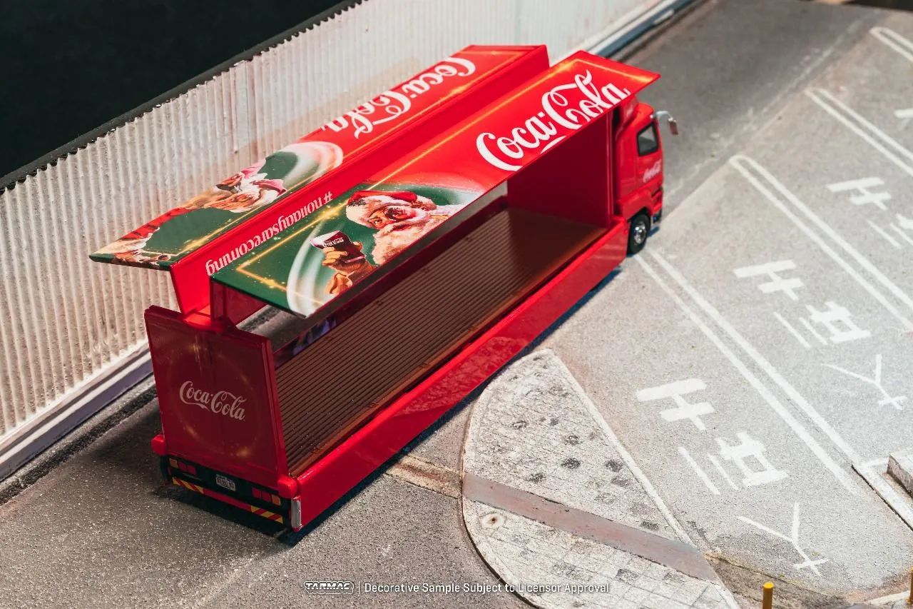 TARMAC MITSUBISHI FUSO SUPER GREAT COCA-COLA - Brinquedos e Jogos