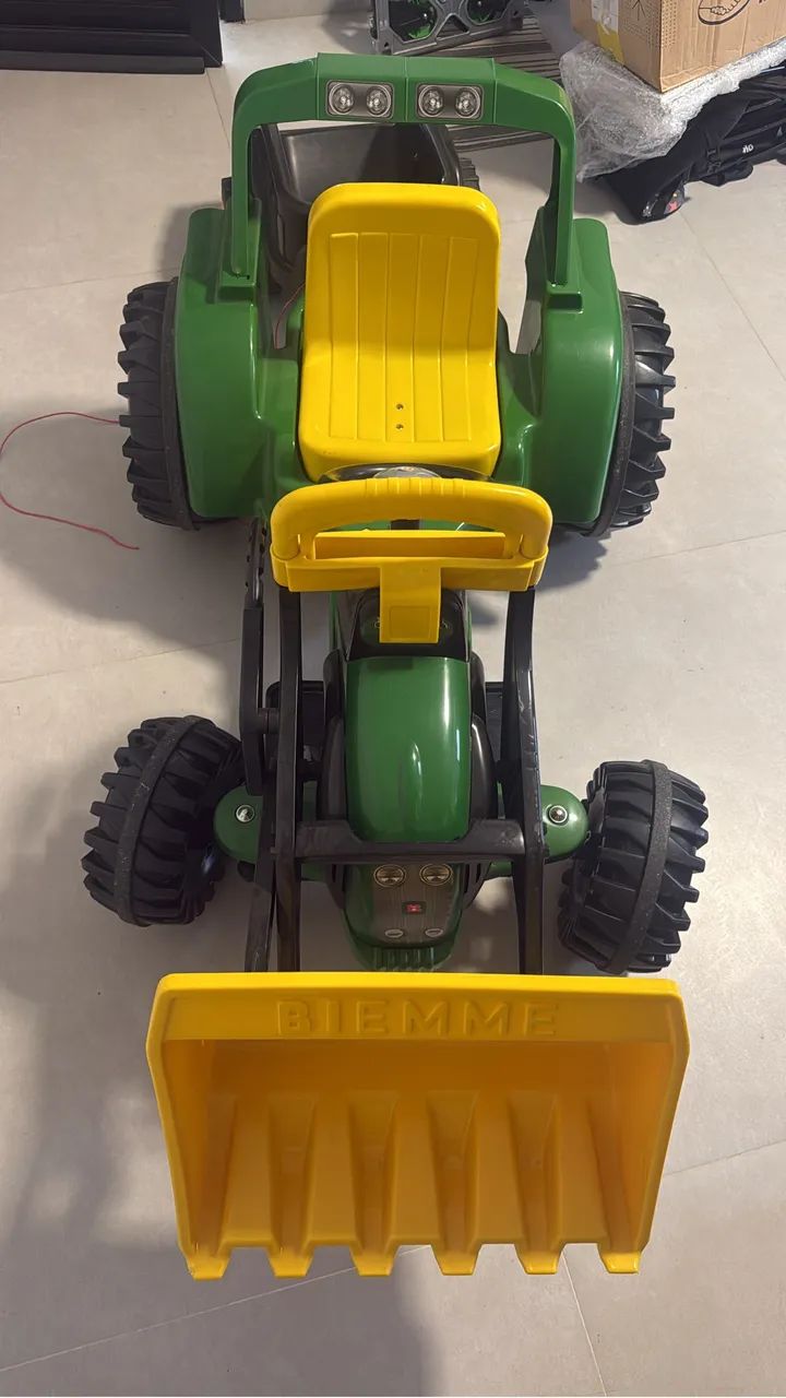 Vendo trator elétrico infantil 12v  - Foto 3