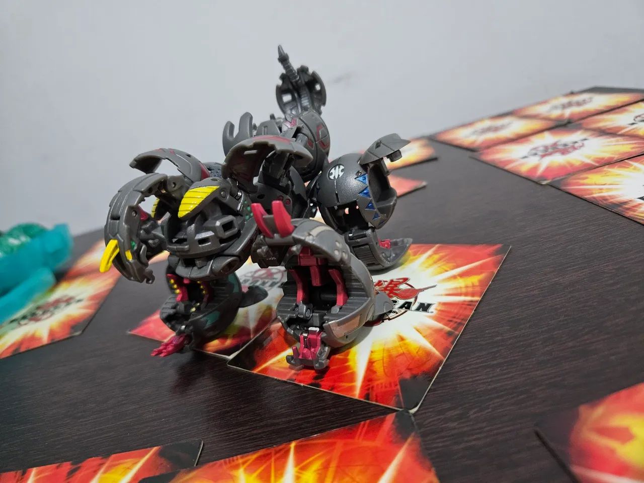 Bakugan maxus helios completo com caixa - Foto 3