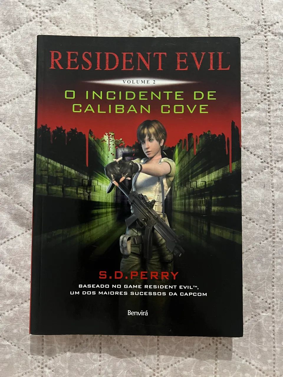 Livro Resident Evil  - Foto 2