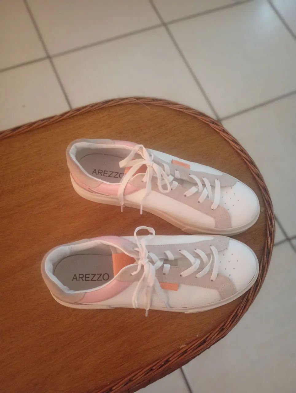 TENIS AREZZO NUMERO 40 - Foto 2
